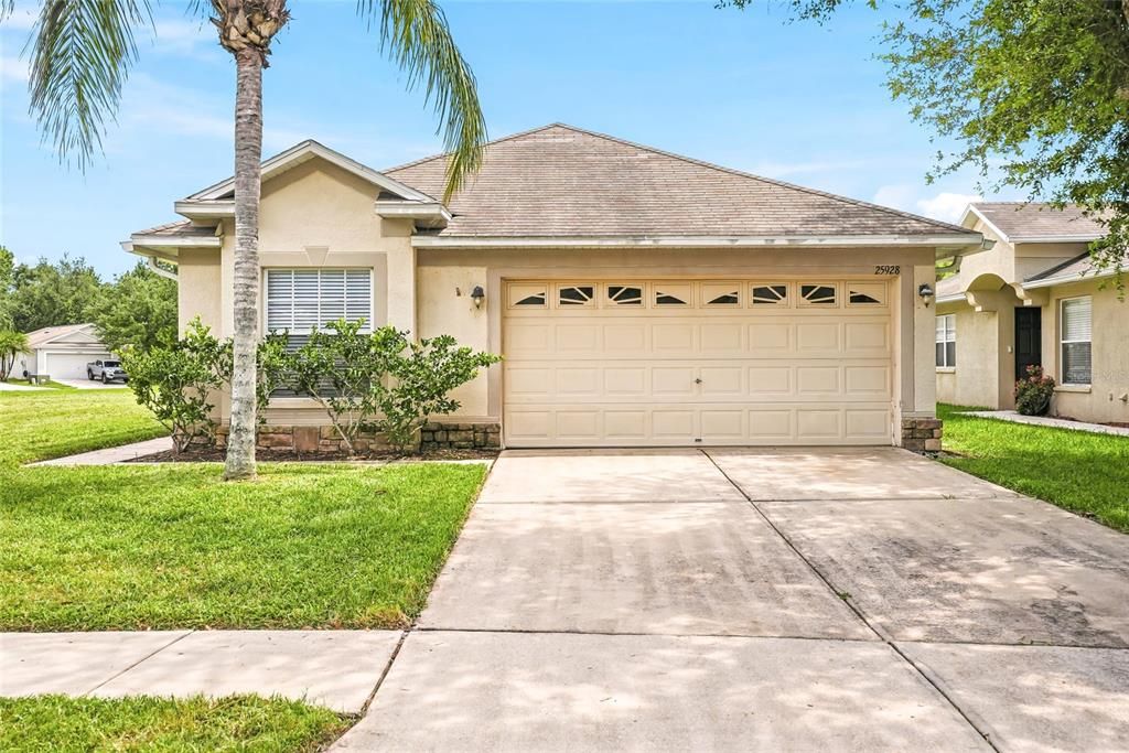 For Sale: $327,000 (3 beds, 2 baths, 1500 Square Feet)
