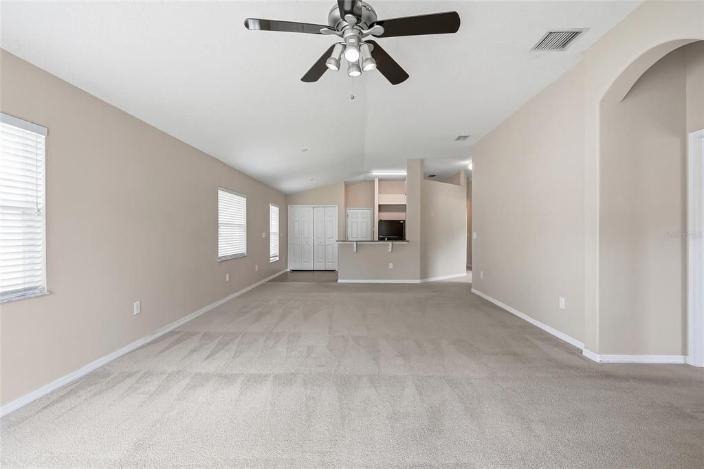 For Sale: $327,000 (3 beds, 2 baths, 1500 Square Feet)