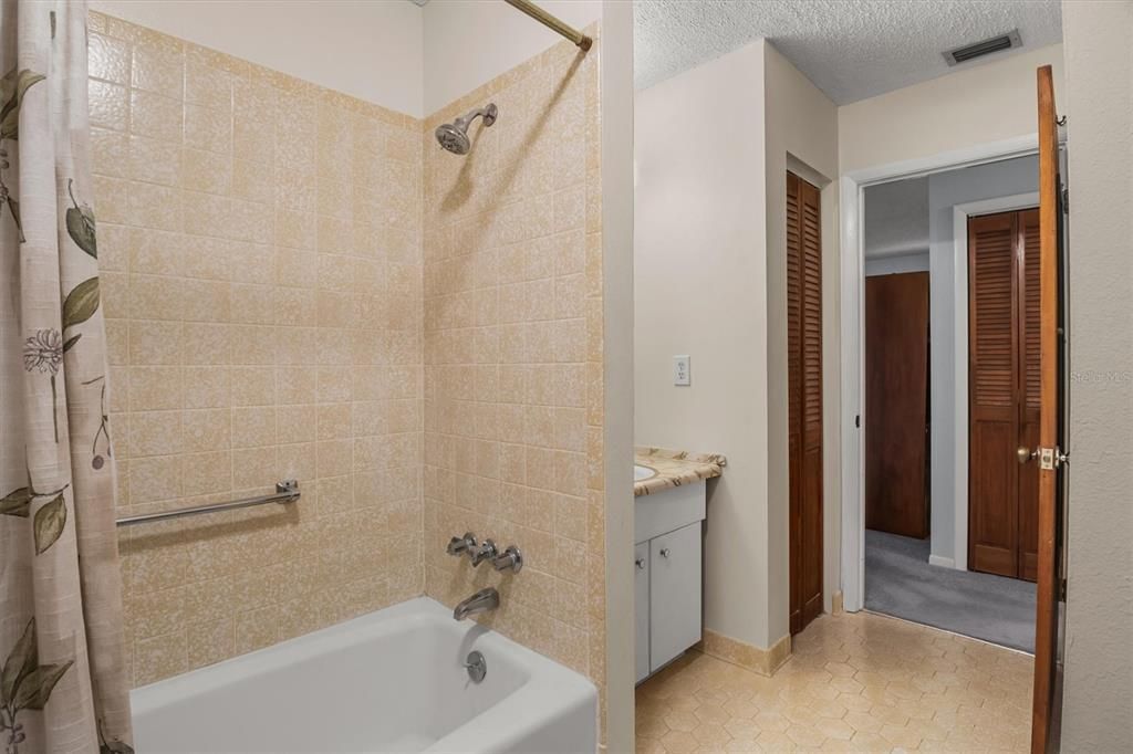 En Venta: $219,900 (2 camas, 2 baños, 1314 Pies cuadrados)