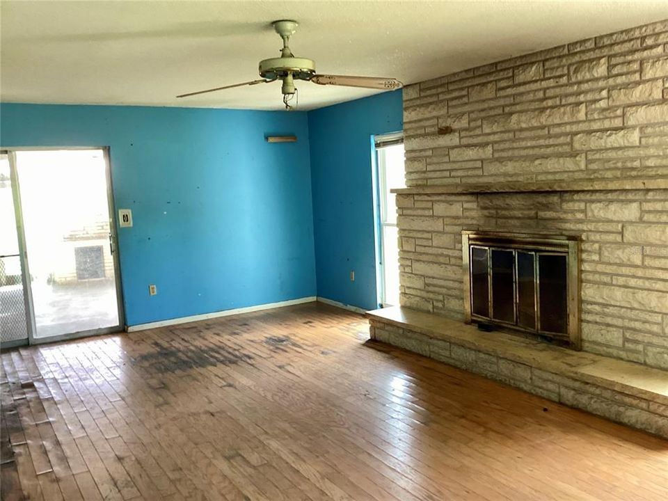 En Venta: $275,000 (3 camas, 2 baños, 2004 Pies cuadrados)