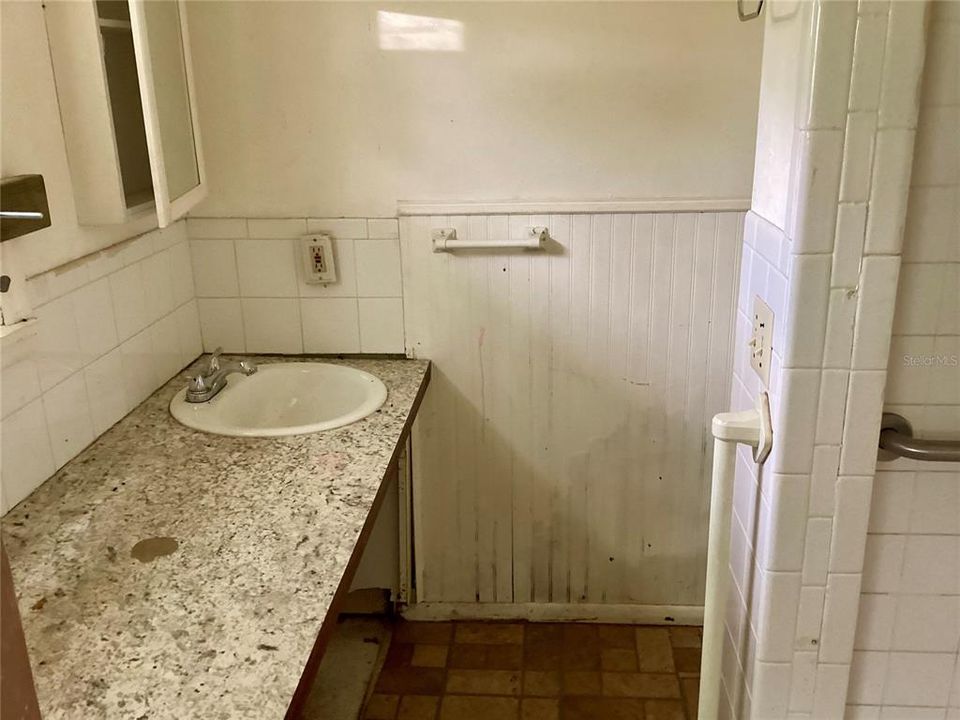 En Venta: $275,000 (3 camas, 2 baños, 2004 Pies cuadrados)
