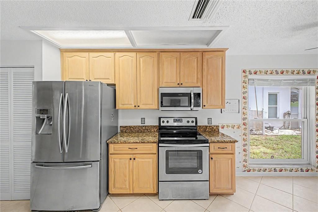 For Sale: $280,000 (2 beds, 2 baths, 1674 Square Feet)