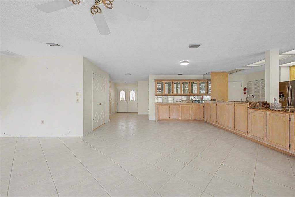 For Sale: $280,000 (2 beds, 2 baths, 1674 Square Feet)