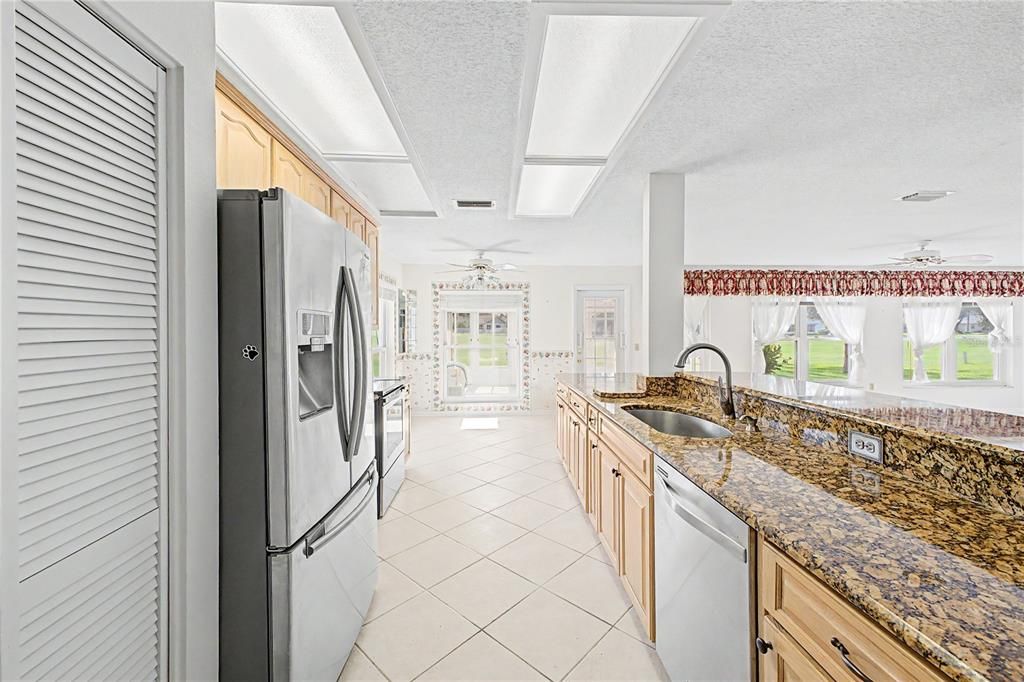 For Sale: $280,000 (2 beds, 2 baths, 1674 Square Feet)