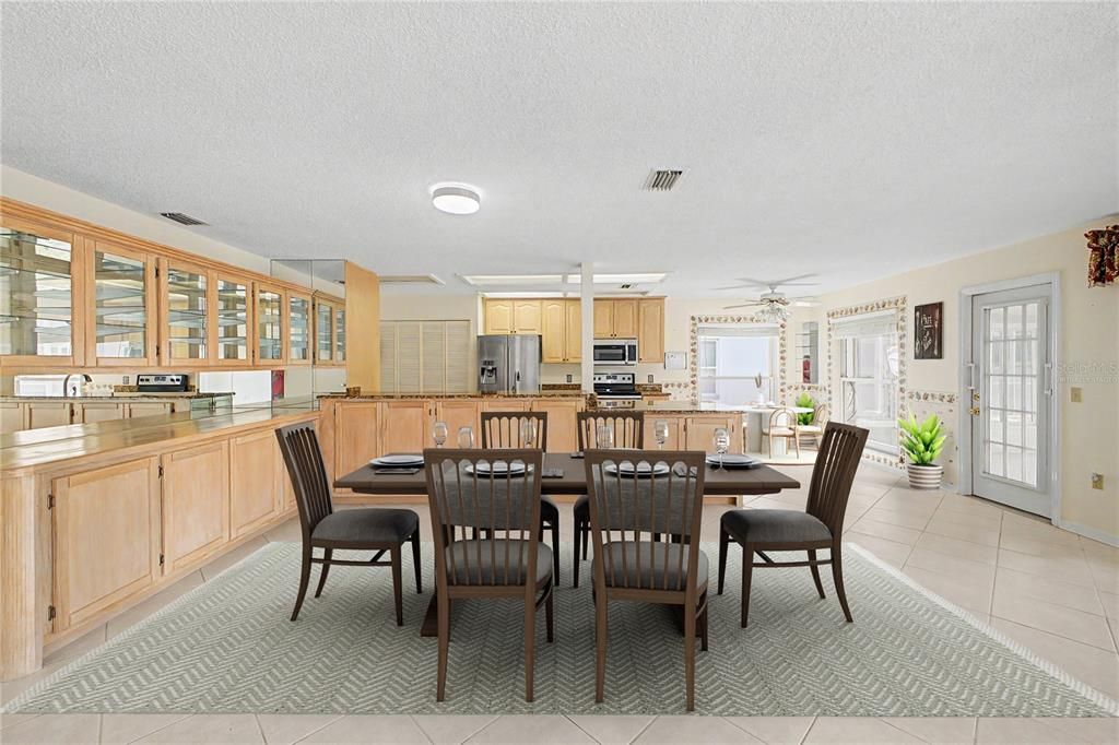 For Sale: $280,000 (2 beds, 2 baths, 1674 Square Feet)