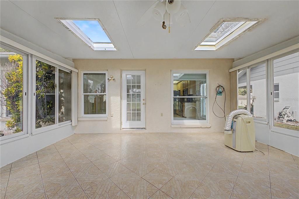 For Sale: $280,000 (2 beds, 2 baths, 1674 Square Feet)