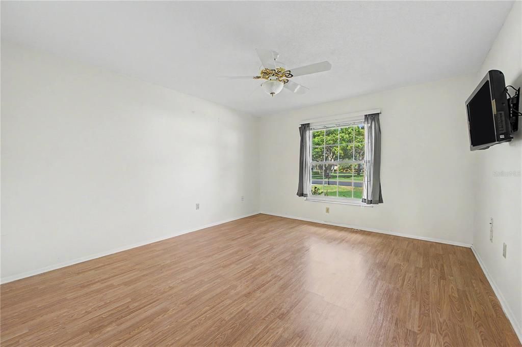 For Sale: $280,000 (2 beds, 2 baths, 1674 Square Feet)