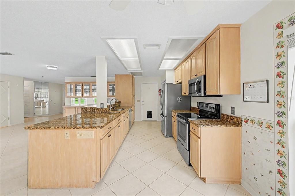 For Sale: $280,000 (2 beds, 2 baths, 1674 Square Feet)
