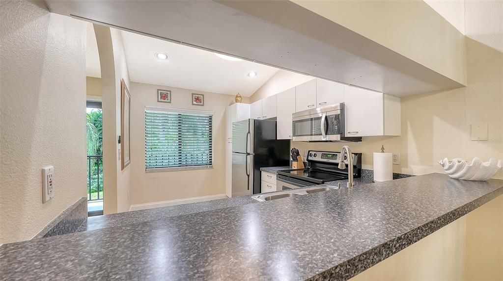 待售: $239,500 (2 贝兹, 2 浴室, 983 平方英尺)