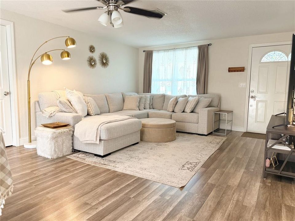 For Sale: $235,000 (2 beds, 2 baths, 1025 Square Feet)