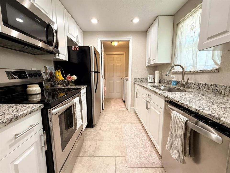 For Sale: $235,000 (2 beds, 2 baths, 1025 Square Feet)