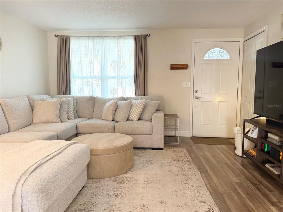 For Sale: $235,000 (2 beds, 2 baths, 1025 Square Feet)
