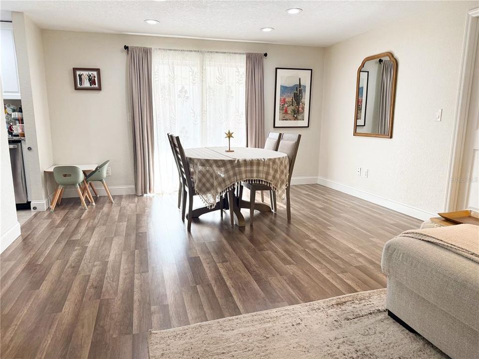 For Sale: $235,000 (2 beds, 2 baths, 1025 Square Feet)