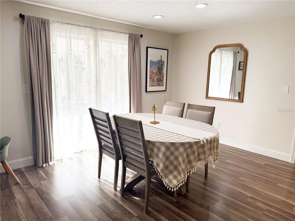 For Sale: $235,000 (2 beds, 2 baths, 1025 Square Feet)