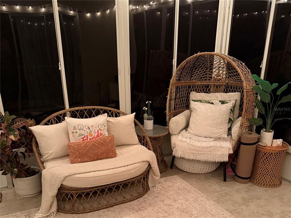 For Sale: $235,000 (2 beds, 2 baths, 1025 Square Feet)
