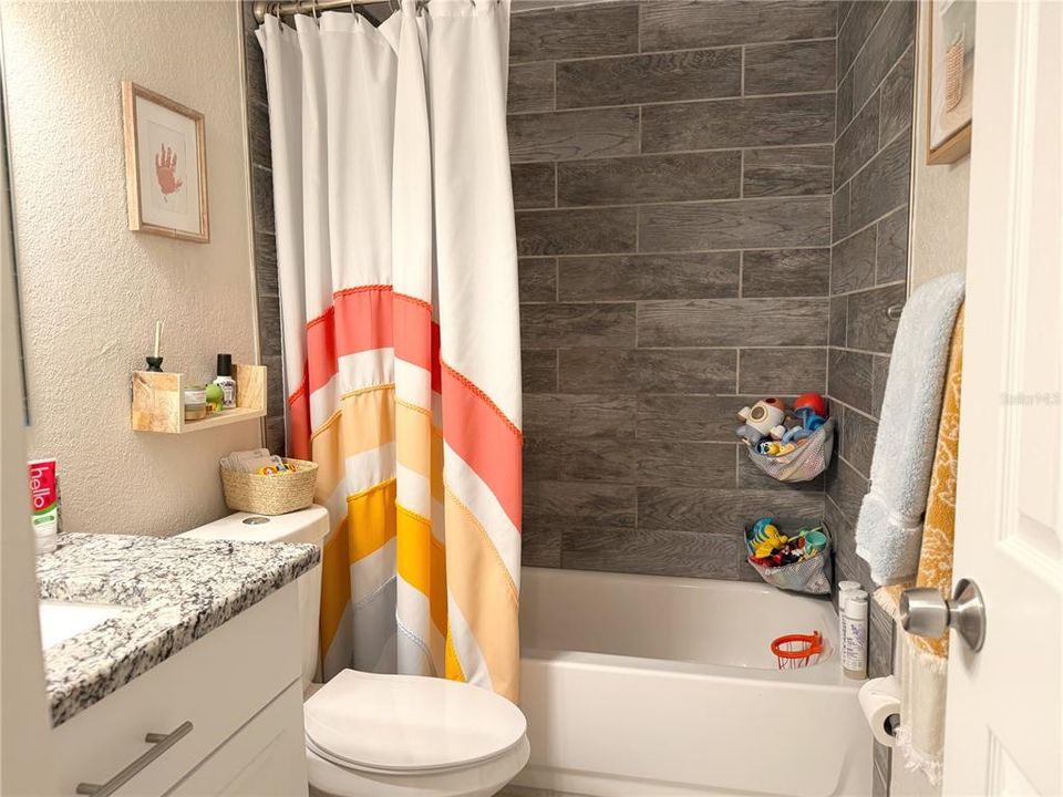 For Sale: $235,000 (2 beds, 2 baths, 1025 Square Feet)