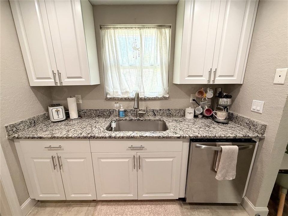 For Sale: $235,000 (2 beds, 2 baths, 1025 Square Feet)