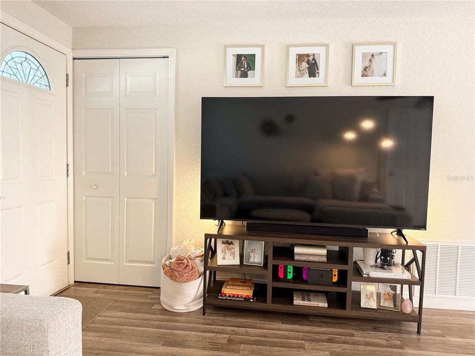 For Sale: $235,000 (2 beds, 2 baths, 1025 Square Feet)
