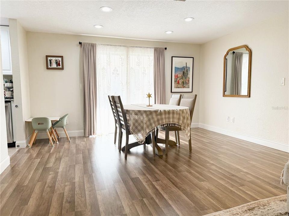 For Sale: $235,000 (2 beds, 2 baths, 1025 Square Feet)