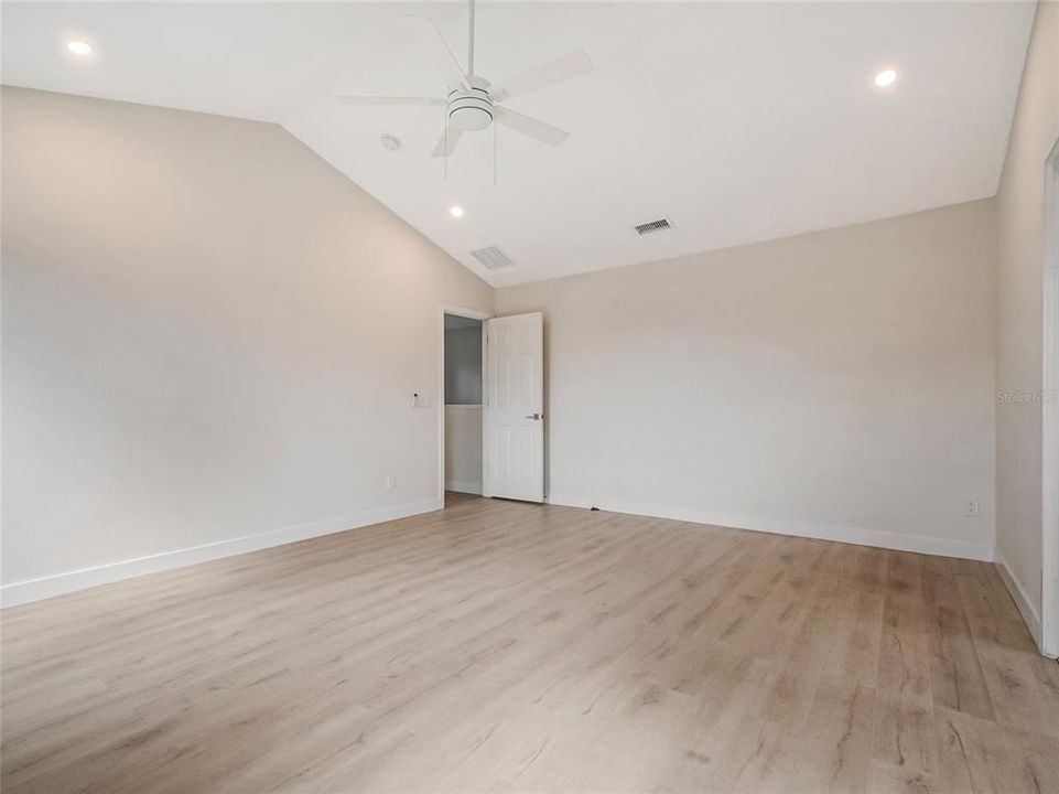 En Renta: $3,700 (4 camas, 2 baños, 2439 Pies cuadrados)