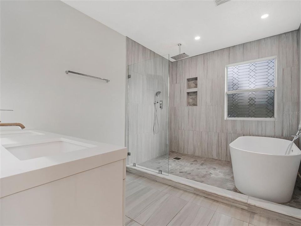En Renta: $3,700 (4 camas, 2 baños, 2439 Pies cuadrados)