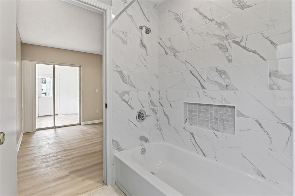 For Sale: $425,000 (2 beds, 2 baths, 1305 Square Feet)