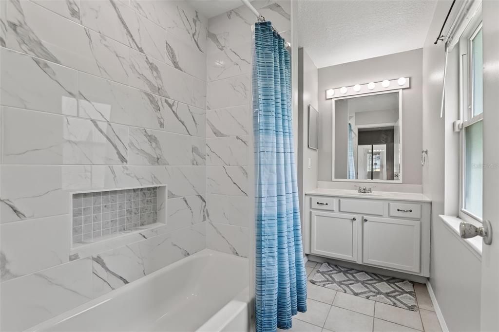 For Sale: $425,000 (2 beds, 2 baths, 1305 Square Feet)