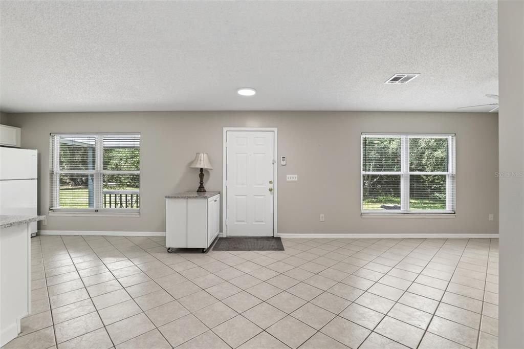 For Sale: $425,000 (2 beds, 2 baths, 1305 Square Feet)