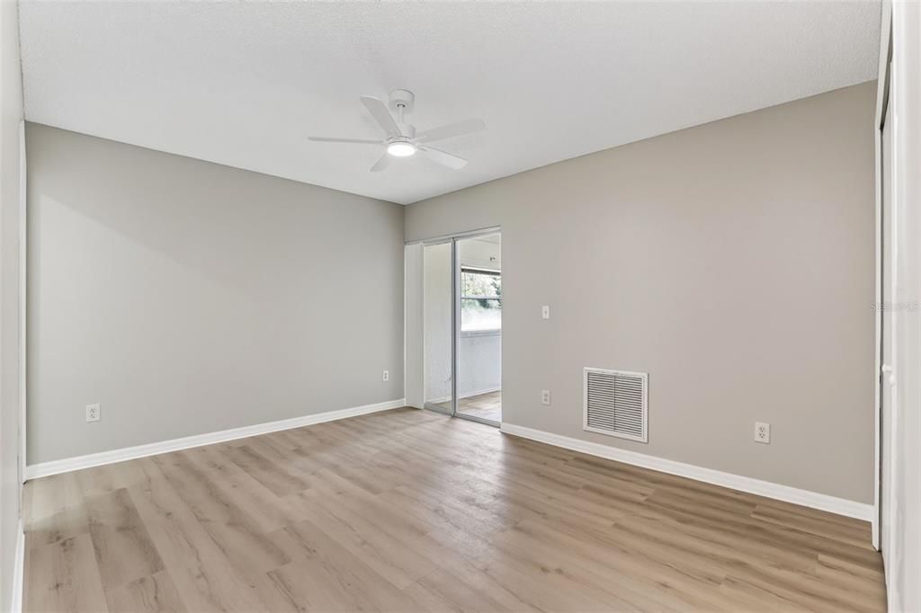 For Sale: $425,000 (2 beds, 2 baths, 1305 Square Feet)