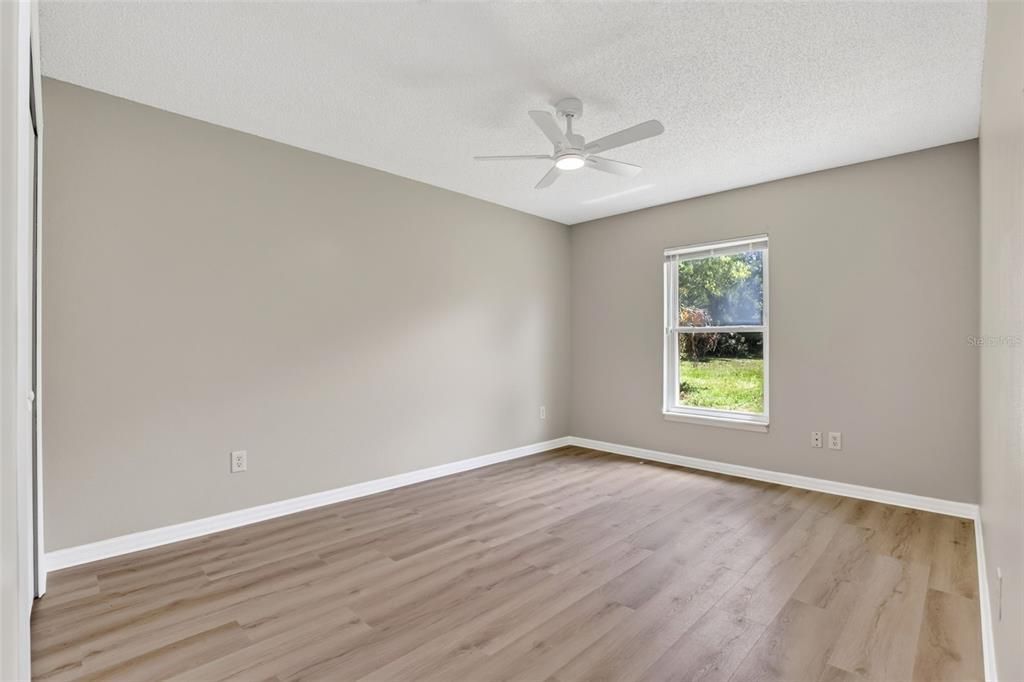 For Sale: $425,000 (2 beds, 2 baths, 1305 Square Feet)