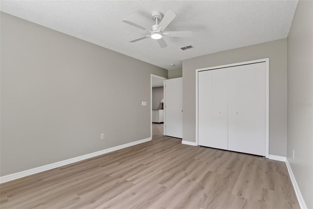 For Sale: $425,000 (2 beds, 2 baths, 1305 Square Feet)