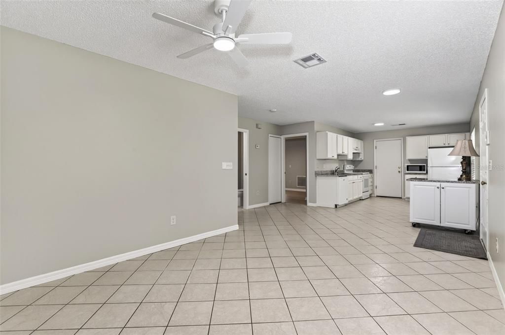 For Sale: $425,000 (2 beds, 2 baths, 1305 Square Feet)