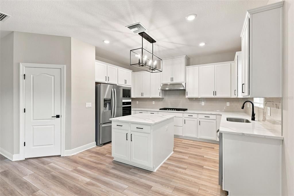 For Sale: $425,900 (3 beds, 2 baths, 1553 Square Feet)