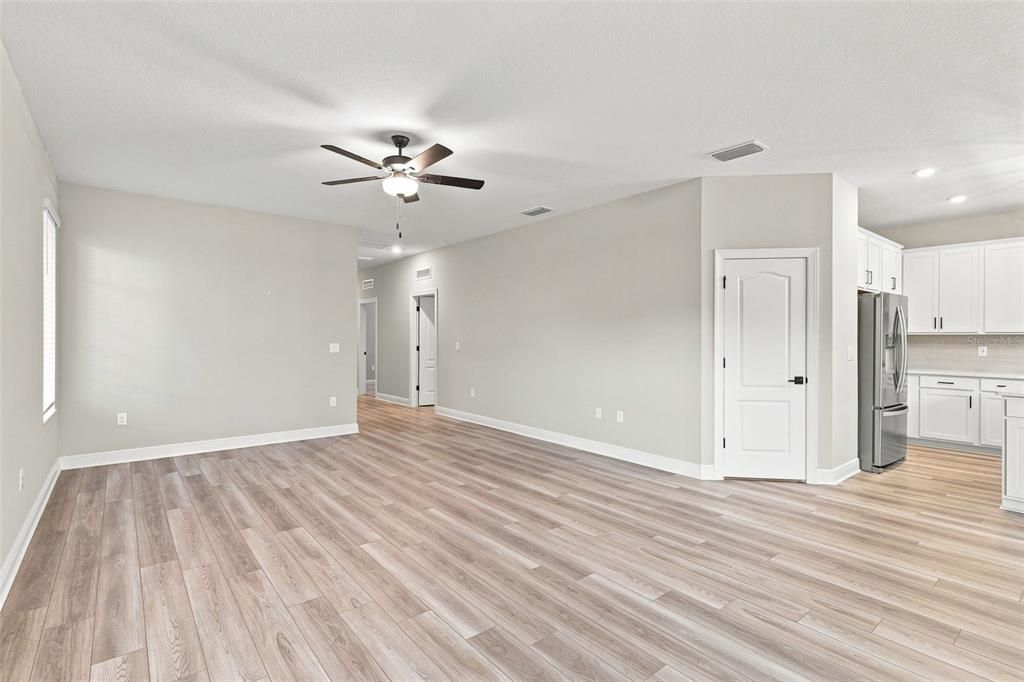 For Sale: $425,900 (3 beds, 2 baths, 1553 Square Feet)