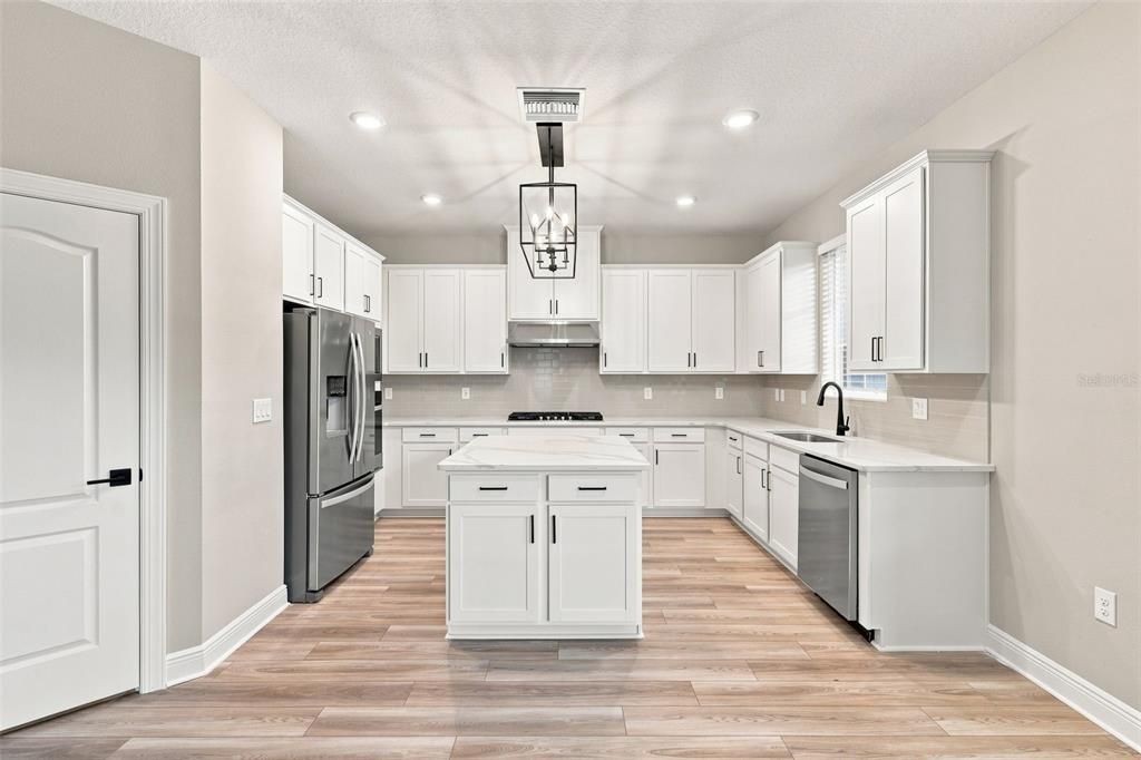 For Sale: $425,900 (3 beds, 2 baths, 1553 Square Feet)