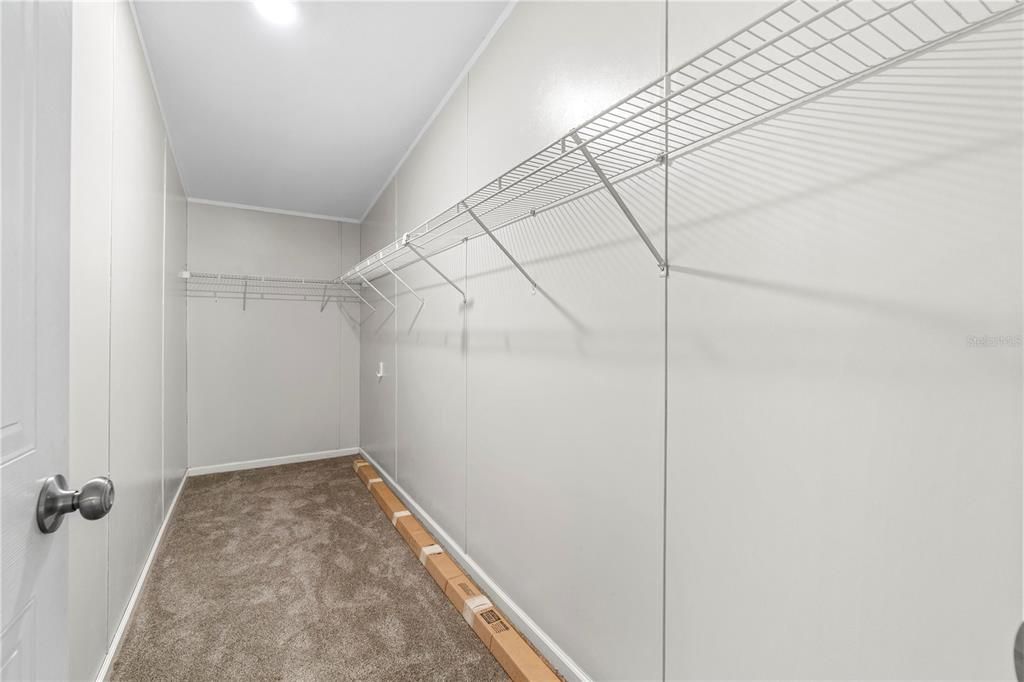 На продажу: $299,000 (4 спален, 2 ванн, 2356 Квадратных фут)