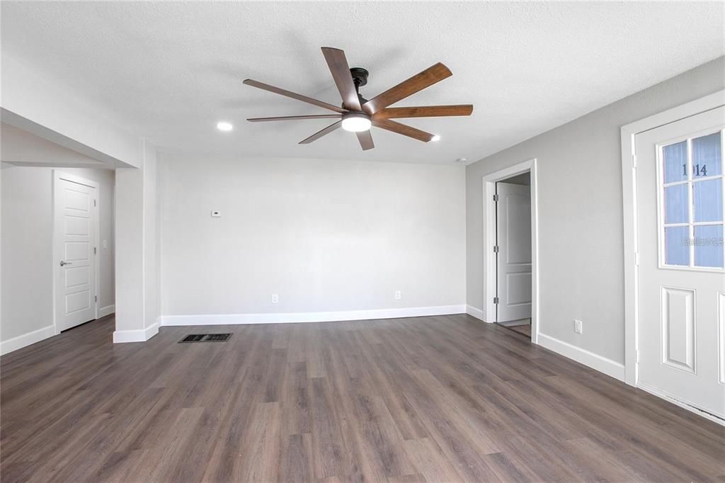 For Sale: $256,000 (3 beds, 1 baths, 1121 Square Feet)