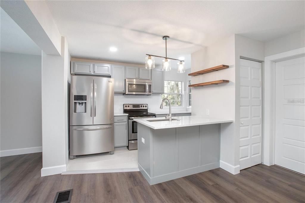 For Sale: $256,000 (3 beds, 1 baths, 1121 Square Feet)