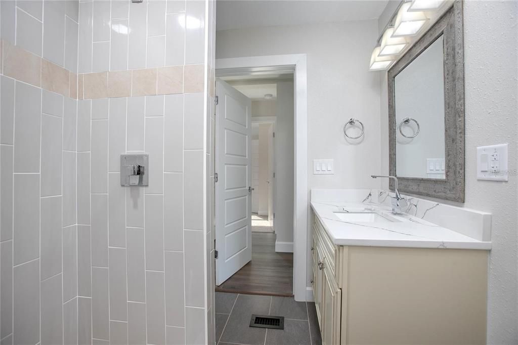 For Sale: $256,000 (3 beds, 1 baths, 1121 Square Feet)