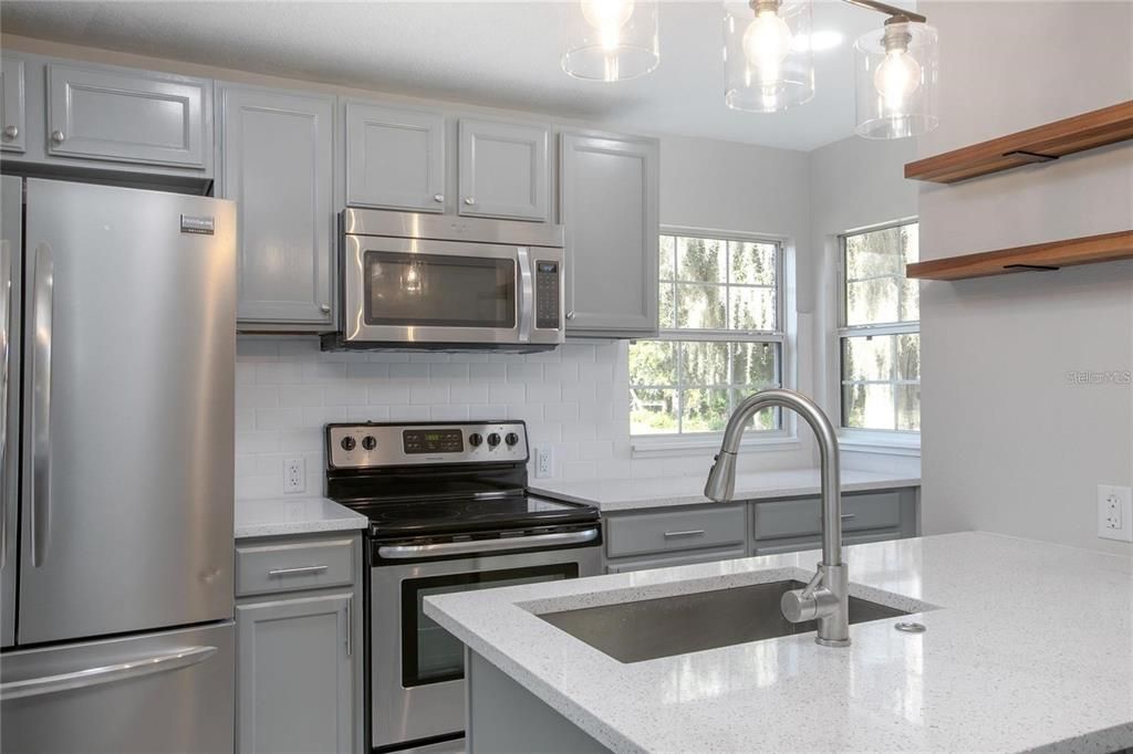 For Sale: $256,000 (3 beds, 1 baths, 1121 Square Feet)
