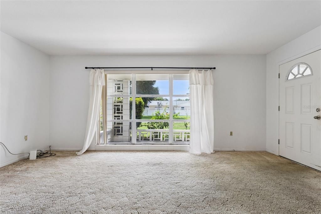 En Venta: $250,000 (2 camas, 2 baños, 1080 Pies cuadrados)