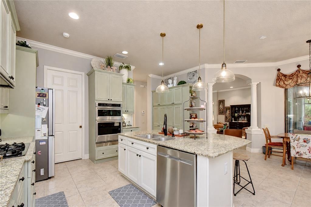 For Sale: $935,000 (4 beds, 3 baths, 3314 Square Feet)