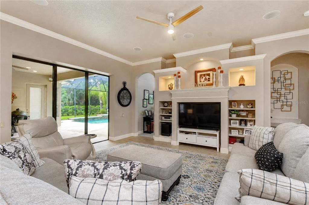 For Sale: $935,000 (4 beds, 3 baths, 3314 Square Feet)