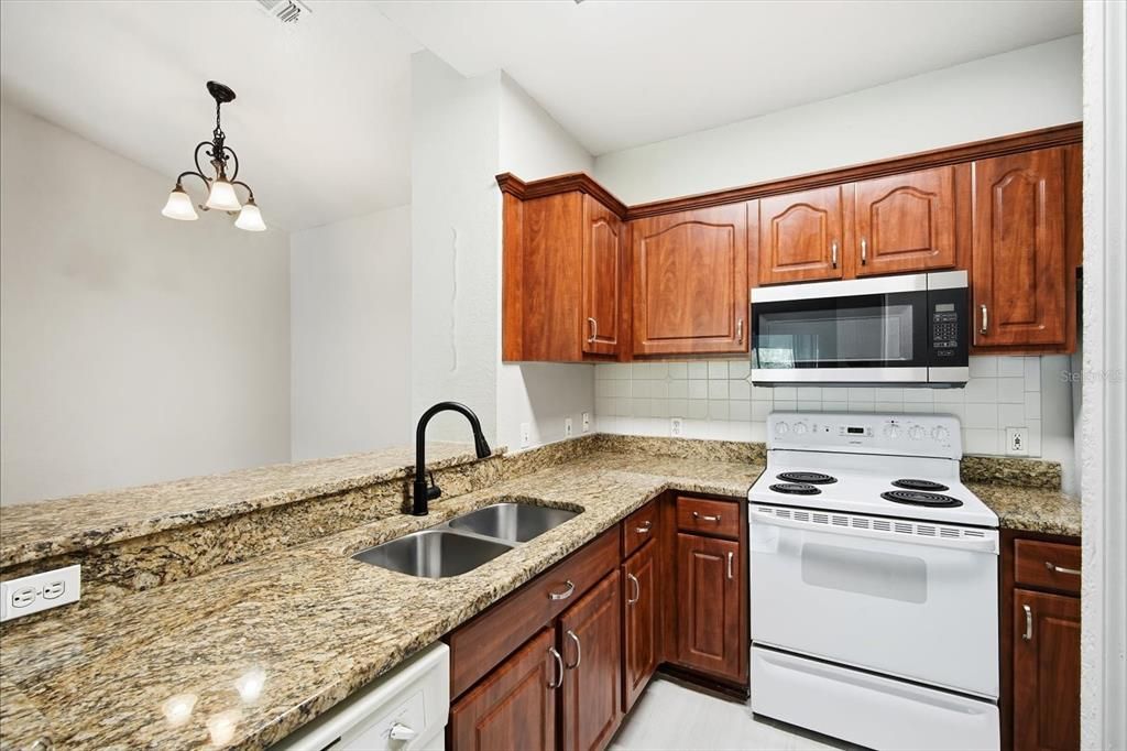 В аренду: $1,750 (2 спален, 1 ванн, 927 Квадратных фут)