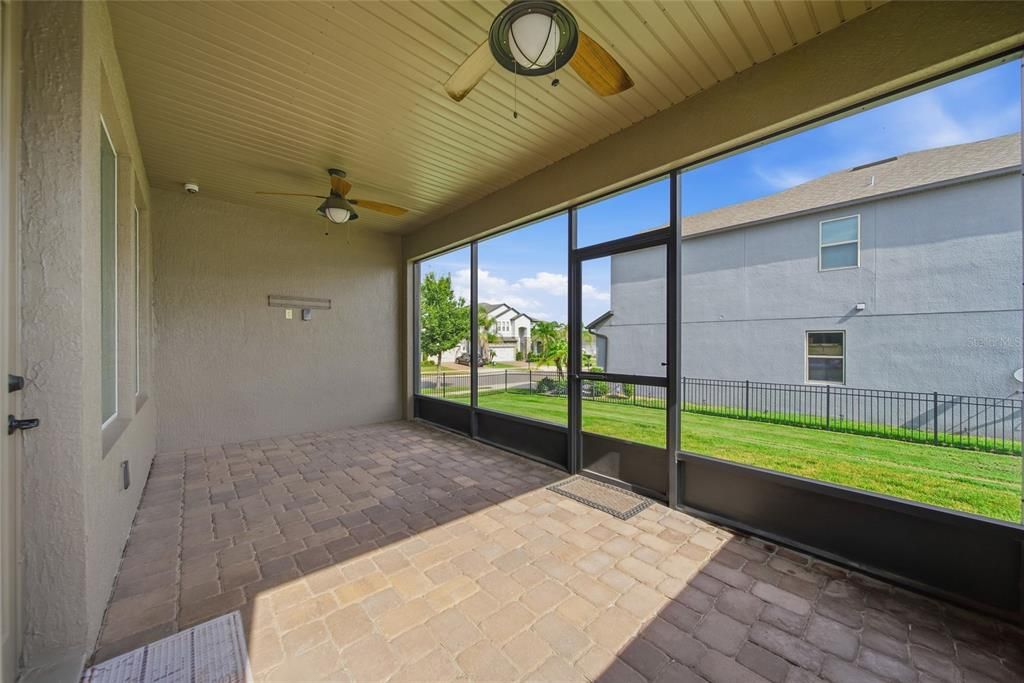 Activo con contrato: $475,000 (4 camas, 2 baños, 2050 Pies cuadrados)