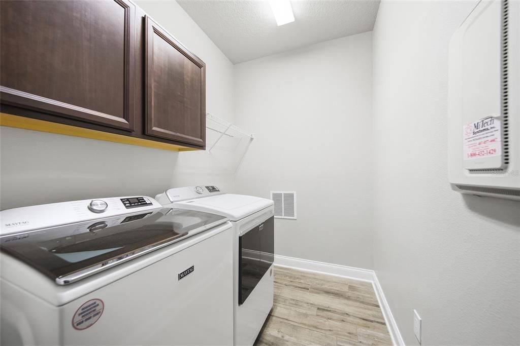 Activo con contrato: $475,000 (4 camas, 2 baños, 2050 Pies cuadrados)