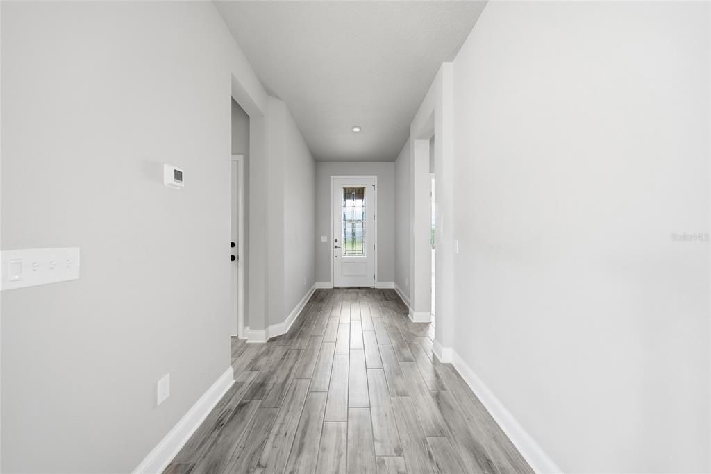 Activo con contrato: $475,000 (4 camas, 2 baños, 2050 Pies cuadrados)