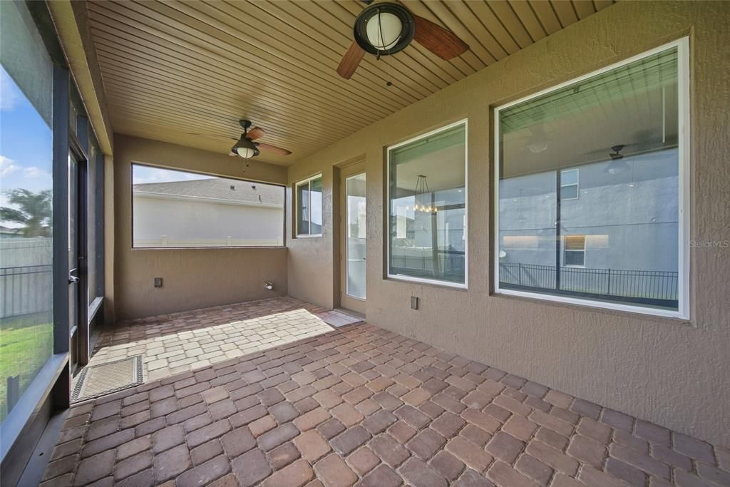 Activo con contrato: $475,000 (4 camas, 2 baños, 2050 Pies cuadrados)