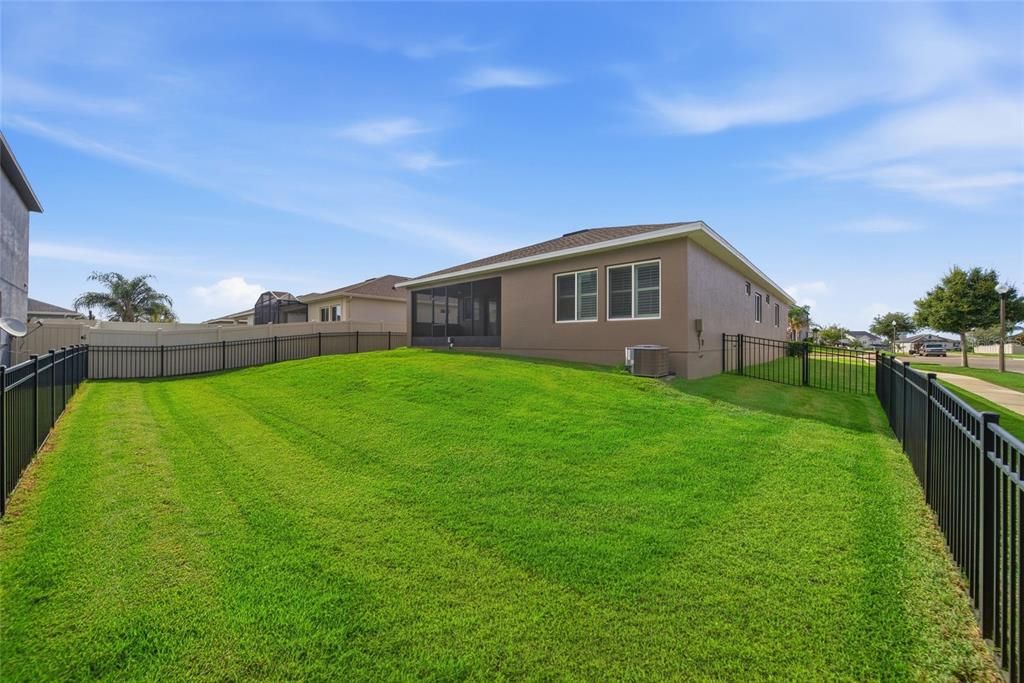Activo con contrato: $475,000 (4 camas, 2 baños, 2050 Pies cuadrados)