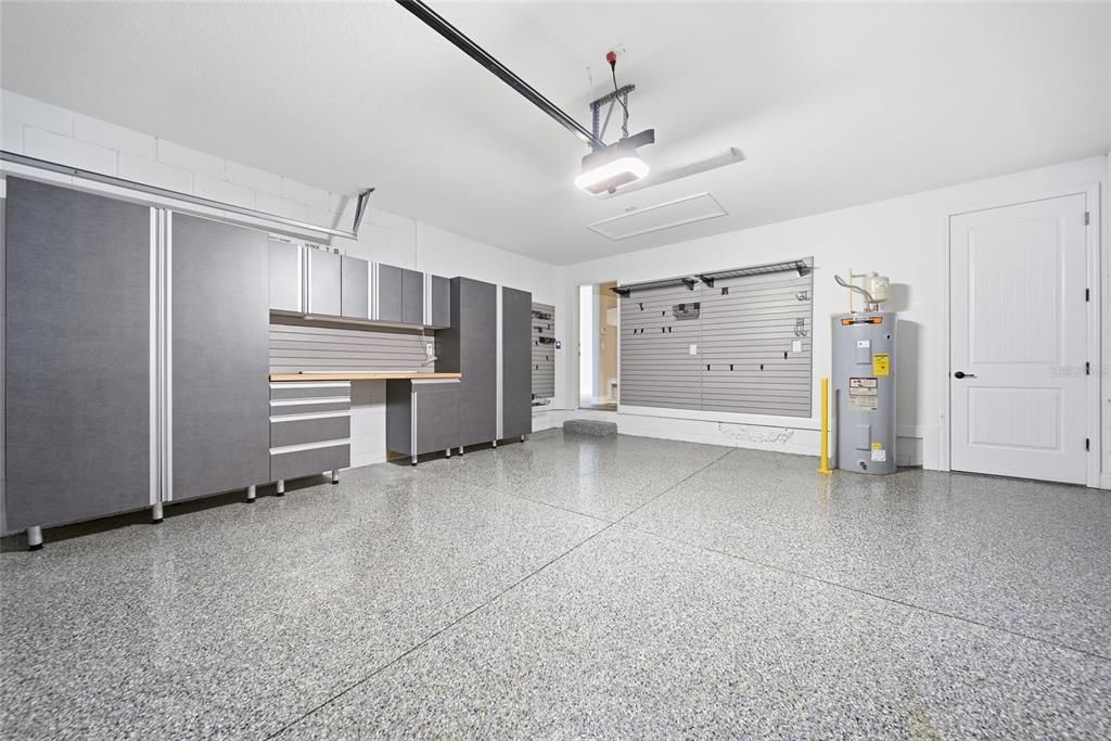 Activo con contrato: $475,000 (4 camas, 2 baños, 2050 Pies cuadrados)